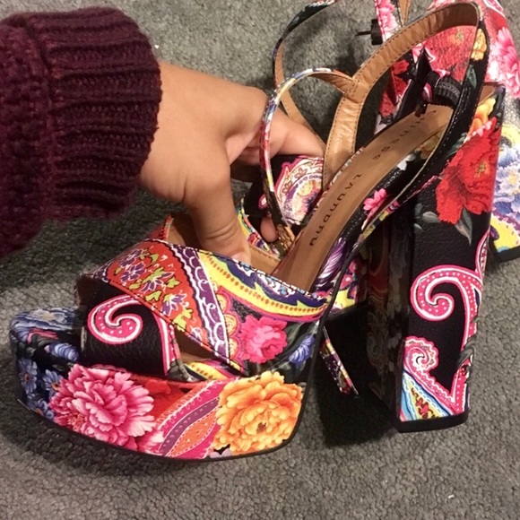 CHINESE LAUNDRY Aquarius paisley platforms, size 8 - Picture 5 of 7